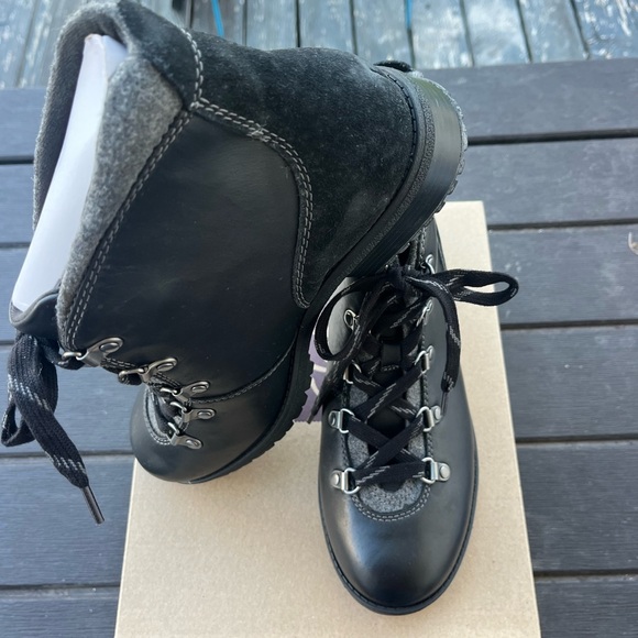 Clarks Boots Women's 9.5 Black Hiking Lace Up cushion comfort store display - Picture 11 of 15